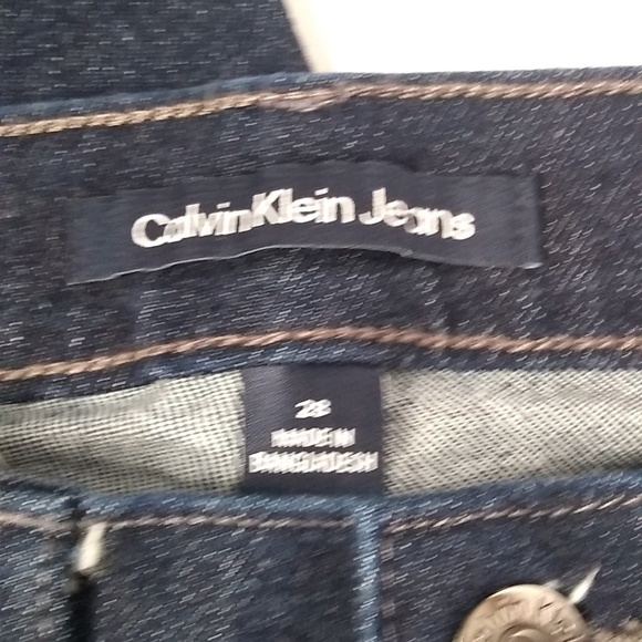 Women's size 28 Calvin Klein jeans. Like new. Nice tight fitting jeans. Hot Mom - Picture 5 of 8